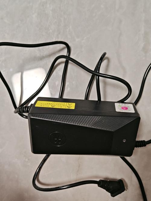 爱玛电动车充电器选购指南 铅酸石墨烯原装正品与48V/60V/72V适配全解析