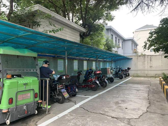 彭浦新村街道率先启动“零隐患”社区试点，探索电动自行车与机动车充电安全管理新路径